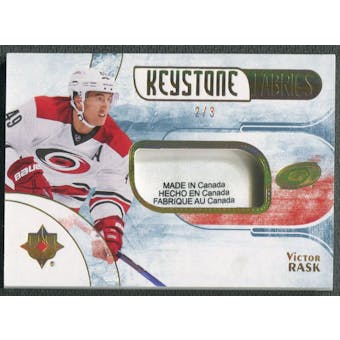 2016/17 Ultimate Collection #KFVR Victor Rask Keystone Fabrics Gold Spectrum Laundry Tag #2/3