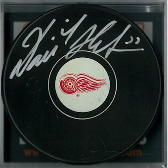 Dominik Hasek Autographed Detroit Red Wings Hockey Puck (DACW COA)