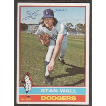 1976 Topps Baseball #584 Stan Wall Signed in Person Auto (A)