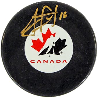Jonathan Toews Autographed Team Canada Hockey Puck (Frameworth)